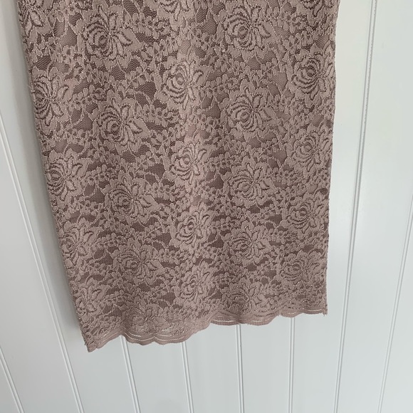 Forever 21 Lace Overlay Pencil Skirt Size Small - Picture 2 of 8